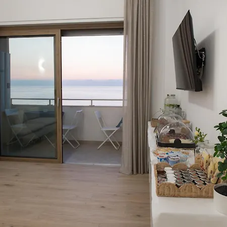 La Marina Luxury 피조