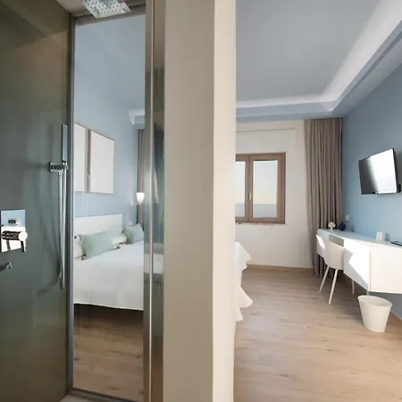 La Marina Luxury 피조