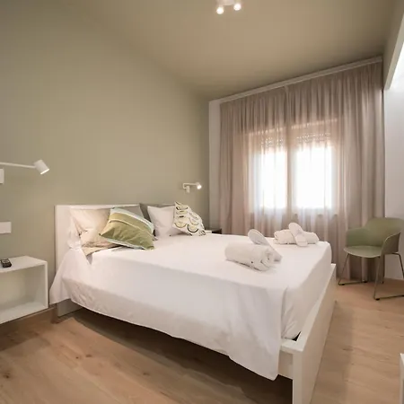 La Marina Luxury 피조