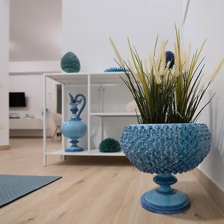 La Marina Luxury 피조