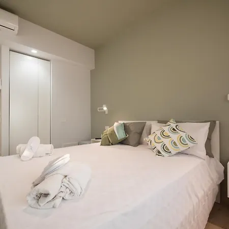 La Marina Luxury 피조