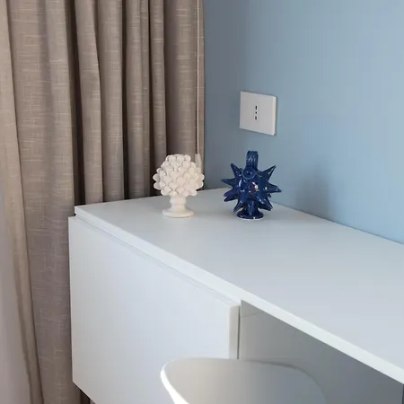 La Marina Luxury 피조