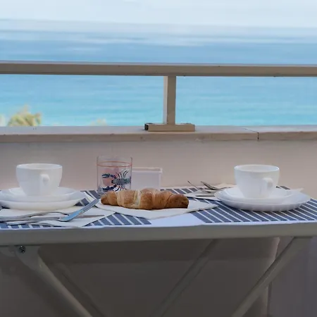 La Marina Luxury Bed & Breakfast 3*